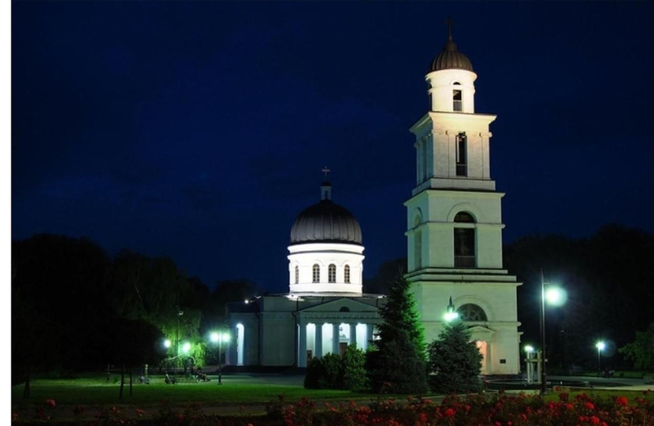 Ultracentral Armeneasca Street Chisinau Bagian luar foto